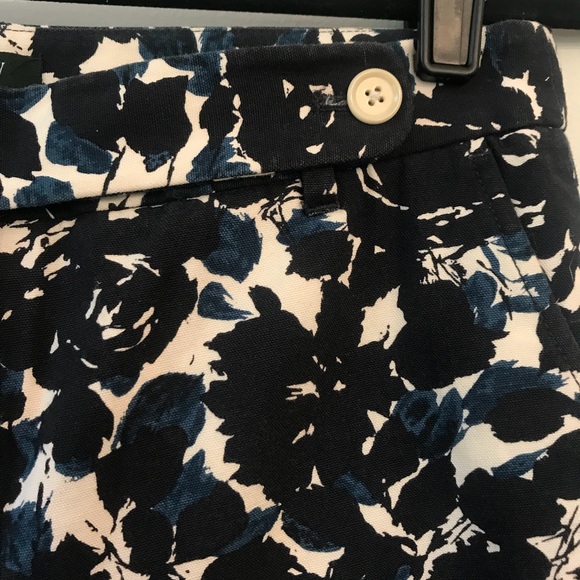 ✨J. Crew Navy Blue Floral Skinny Crop Chino Pants - Picture 4 of 5